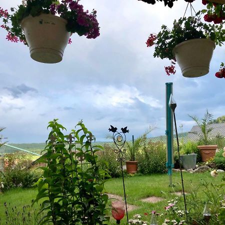 Bed and Breakfast Mona'S Sleep & Go Buren  Exterior foto