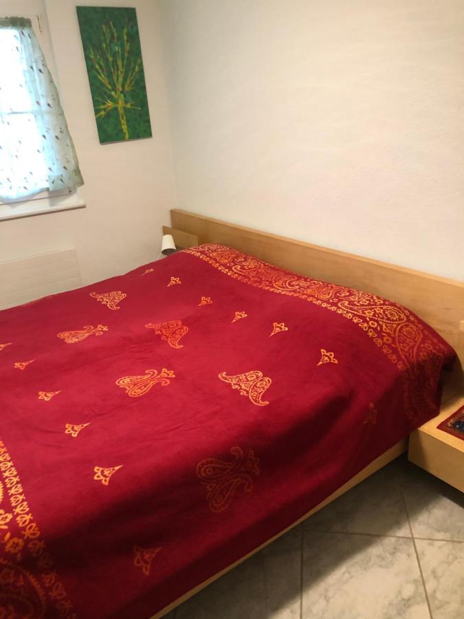 Bed and Breakfast Mona'S Sleep & Go Buren  Exterior foto