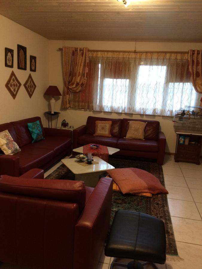 Bed and Breakfast Mona'S Sleep & Go Buren  Exterior foto