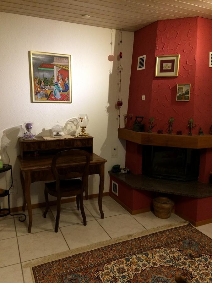 Bed and Breakfast Mona'S Sleep & Go Buren  Exterior foto