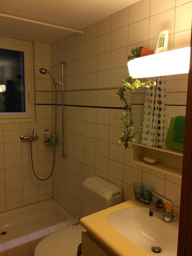 Bed and Breakfast Mona'S Sleep & Go Buren  Exterior foto