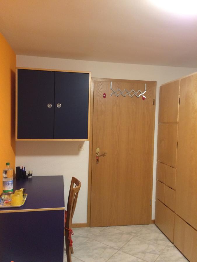 Bed and Breakfast Mona'S Sleep & Go Buren  Exterior foto