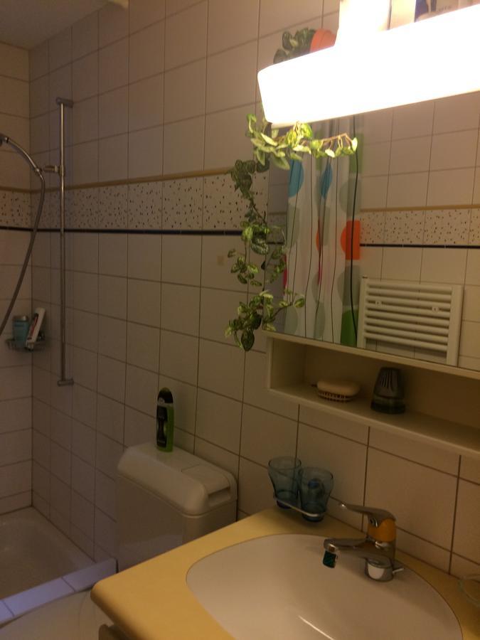 Bed and Breakfast Mona'S Sleep & Go Buren  Exterior foto