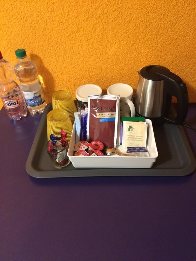 Bed and Breakfast Mona'S Sleep & Go Buren  Exterior foto